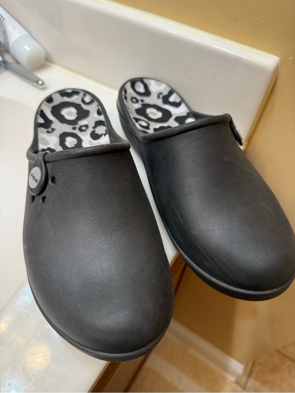 CROCS Black Classic Clog - Size 8